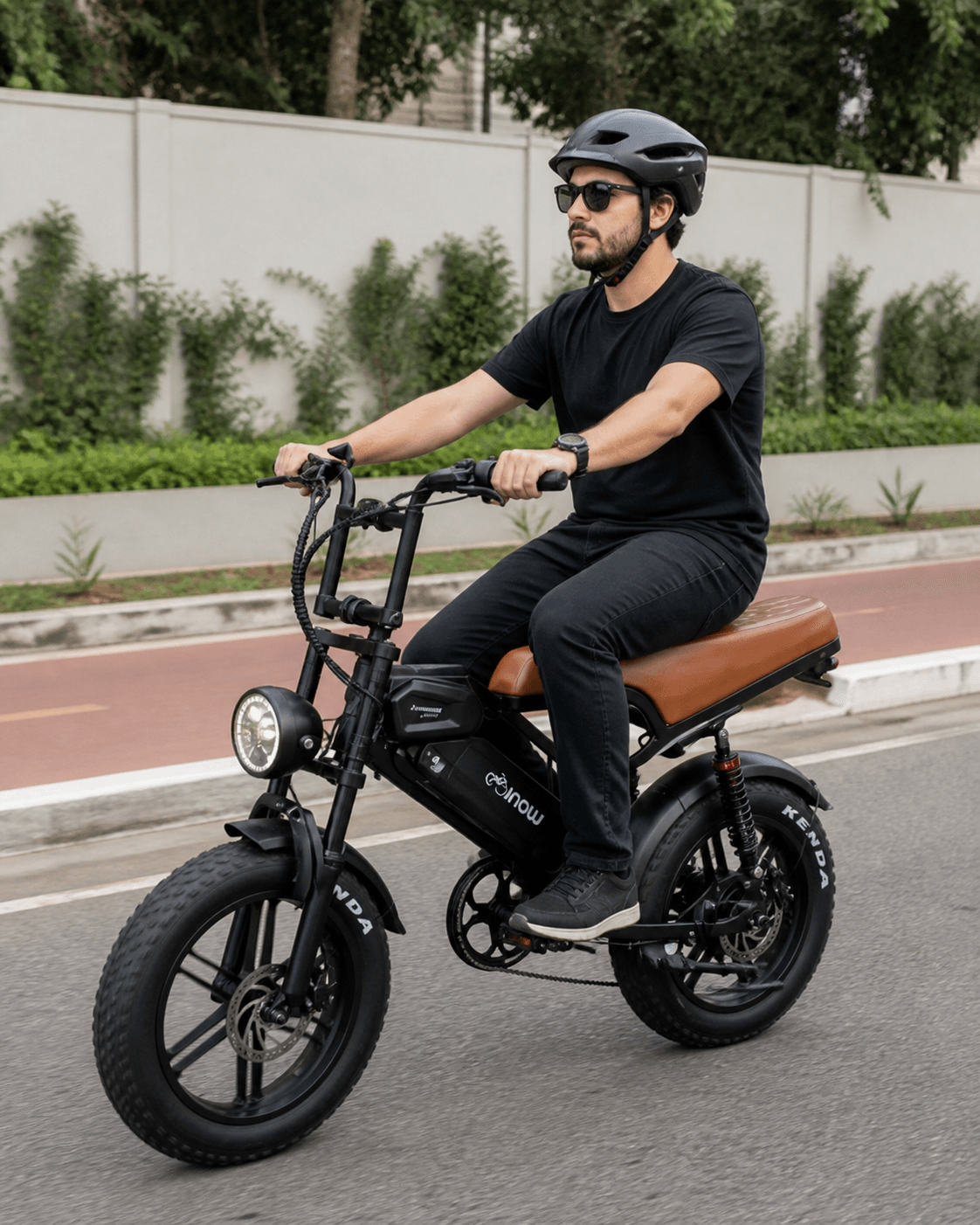 Bicicleta Elétrica INOW V40 Pro 1000W em uso na ciclofaixa