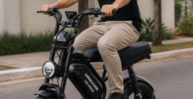 Fat Bike Elétrica Urbikes V9 Max 1000W em uso na rua
