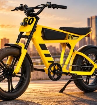 Bicicleta elétrica FT03 1000W vale a pena: Mangosteen com quadro café racer no asfalto
