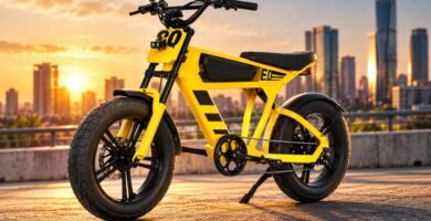 Bicicleta elétrica FT03 1000W vale a pena: Mangosteen com quadro café racer no asfalto