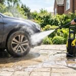 WAP Ousada Plus 2200 vs Kärcher K3: lavadora de alta pressão lavando calçada e carro em ambiente residencial