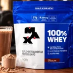 100% Whey Max Titanium 900g sabor chocolate refil com dosador e shake proteico