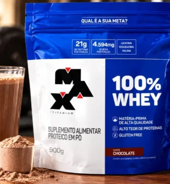 100% Whey Max Titanium 900g sabor chocolate refil com dosador e shake proteico